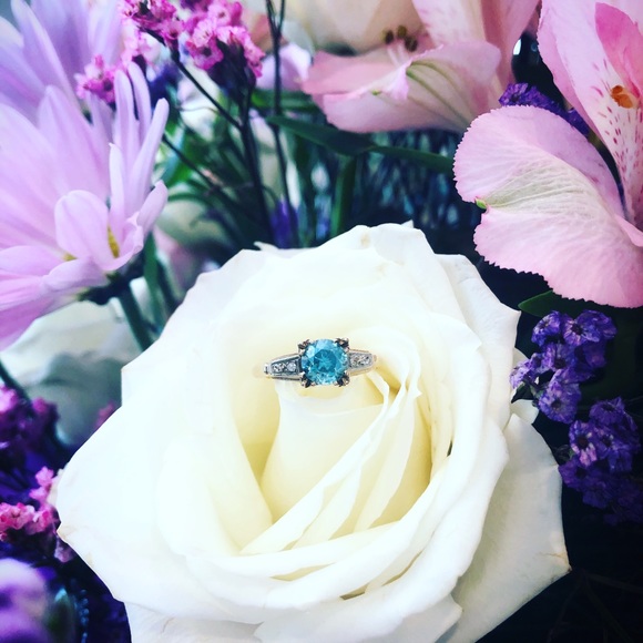 Zircon yellow gold ring